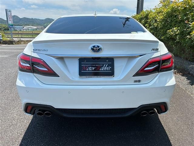 CROWN sedan hybrid