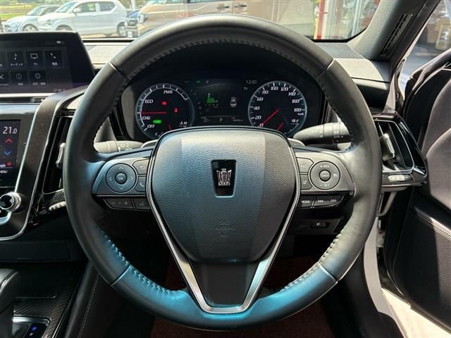 CROWN sedan hybrid