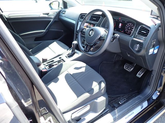 VOLKSWAGEN GOLF Alltrack