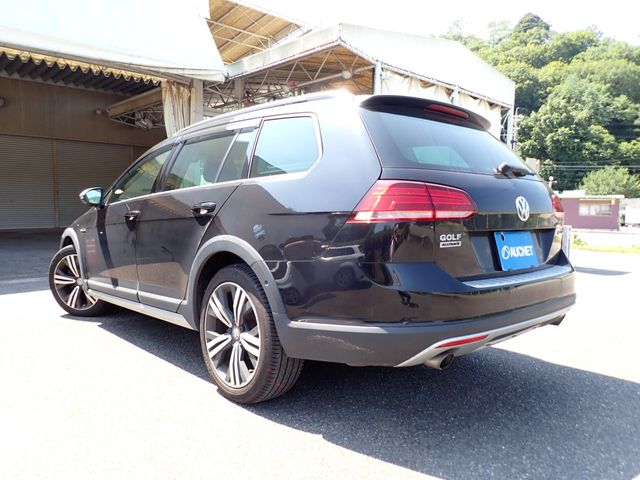 VOLKSWAGEN GOLF Alltrack