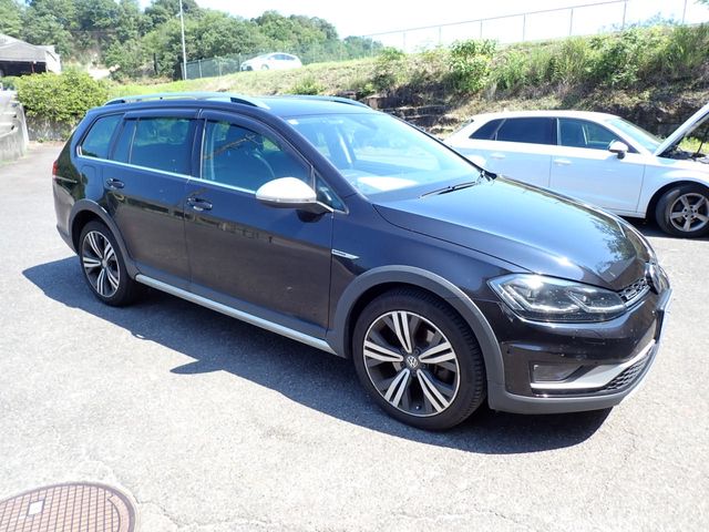 VOLKSWAGEN GOLF Alltrack