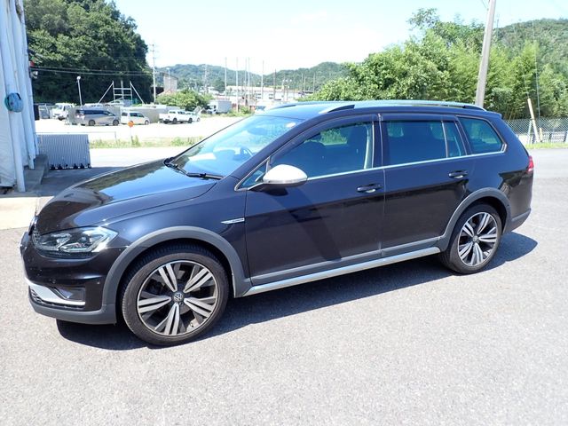 VOLKSWAGEN GOLF Alltrack