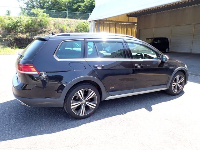 VOLKSWAGEN GOLF Alltrack