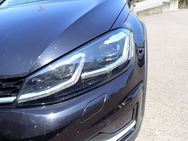 VOLKSWAGEN GOLF Alltrack