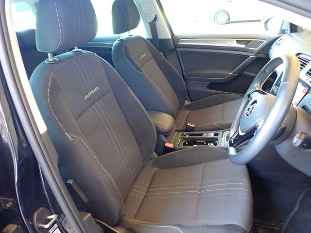 VOLKSWAGEN GOLF Alltrack