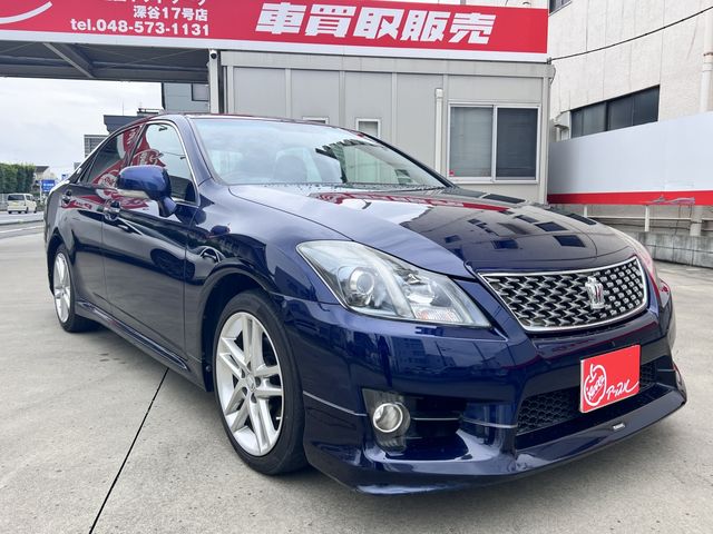 CROWN sedan