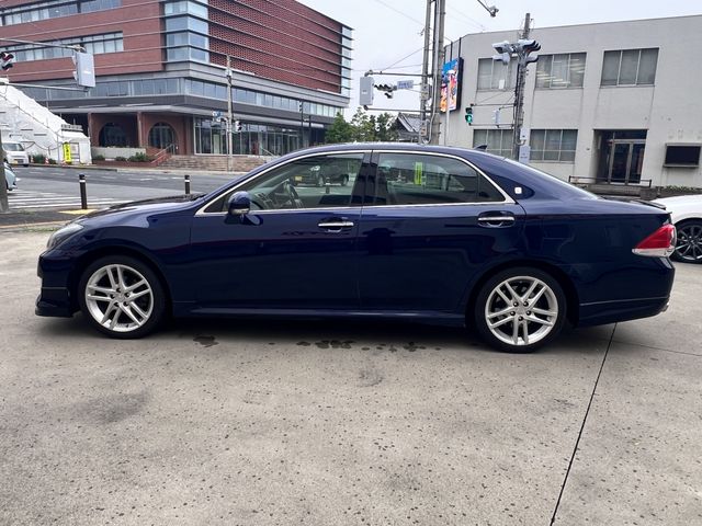 CROWN sedan