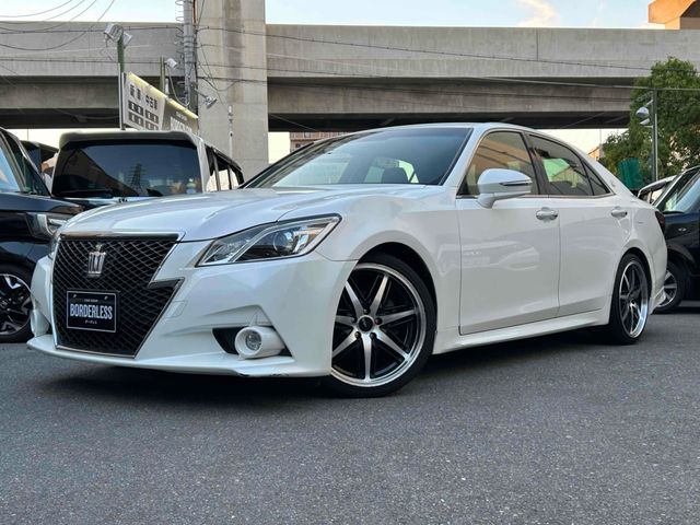 CROWN sedan