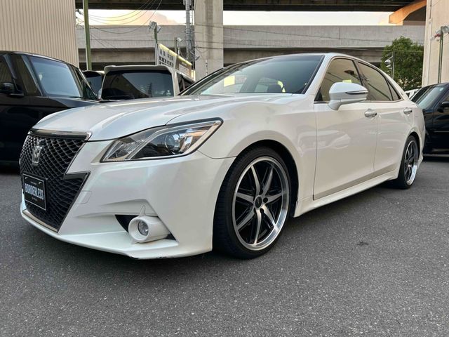 CROWN sedan