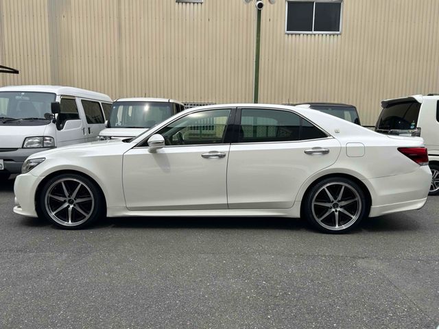 CROWN sedan