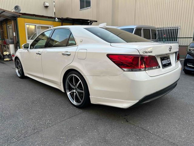 CROWN sedan