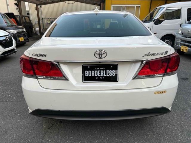 CROWN sedan