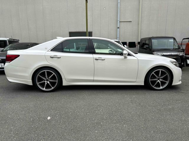 CROWN sedan