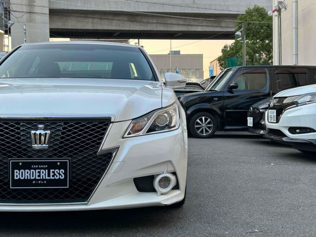 CROWN sedan