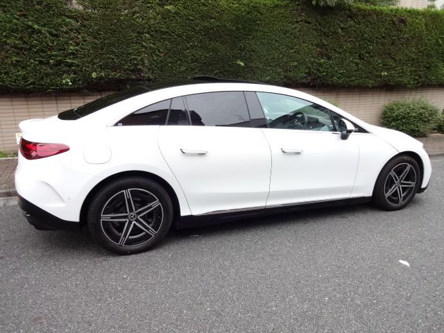 MERCEDES BENZ EQE