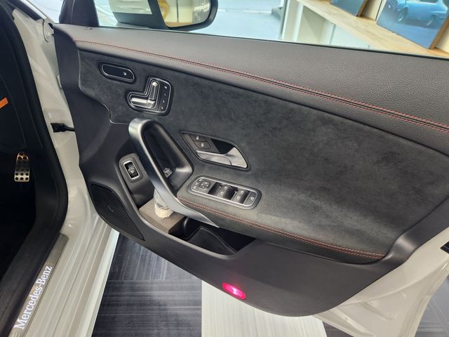 MERCEDES BENZ CLA Shooting Brake