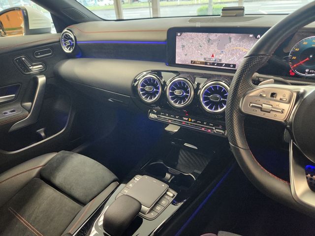 MERCEDES BENZ CLA Shooting Brake