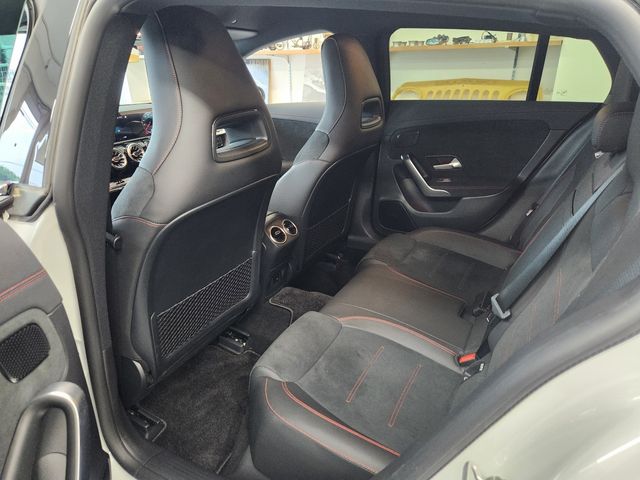 MERCEDES BENZ CLA Shooting Brake