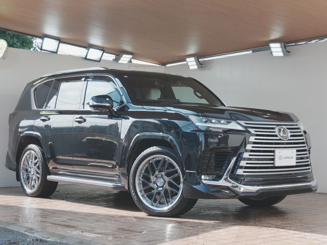 LEXUS LX600