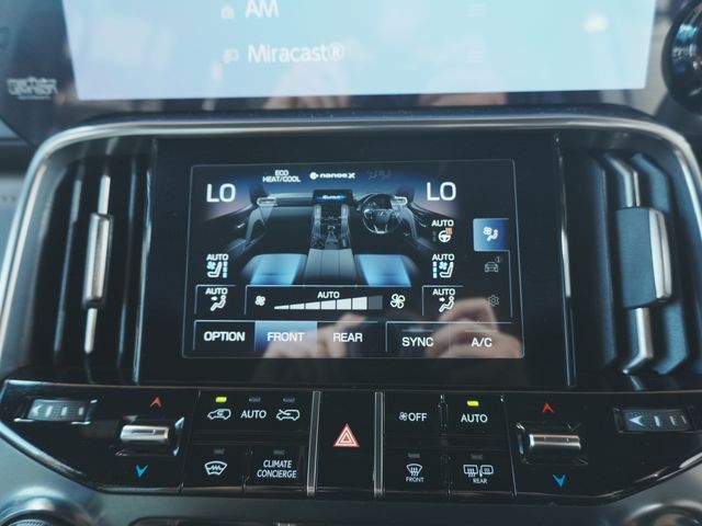 LEXUS LX600