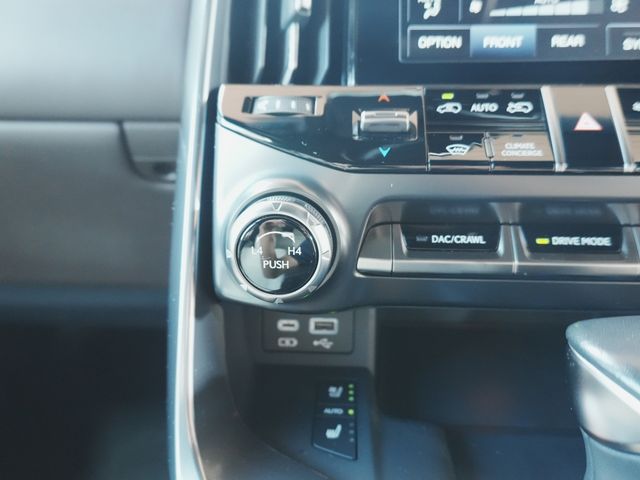 LEXUS LX600