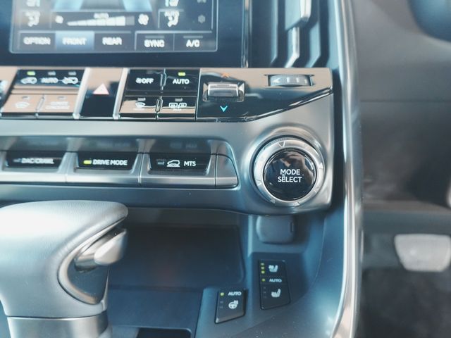 LEXUS LX600