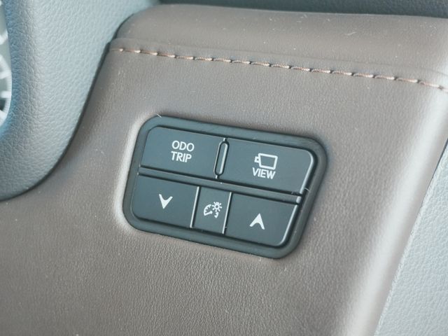 LEXUS LX600