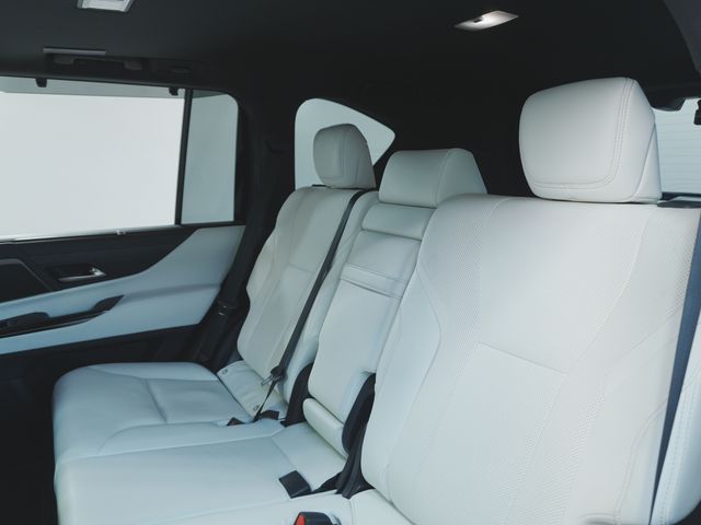 LEXUS LX600