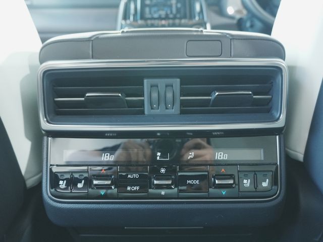 LEXUS LX600