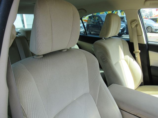 CROWN sedan hybrid
