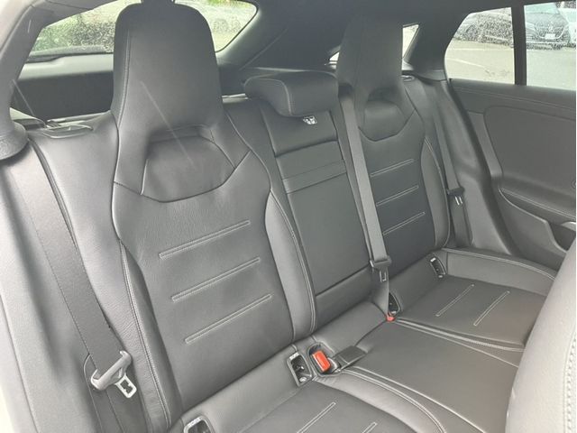 MERCEDES BENZ CLA Shooting Brake