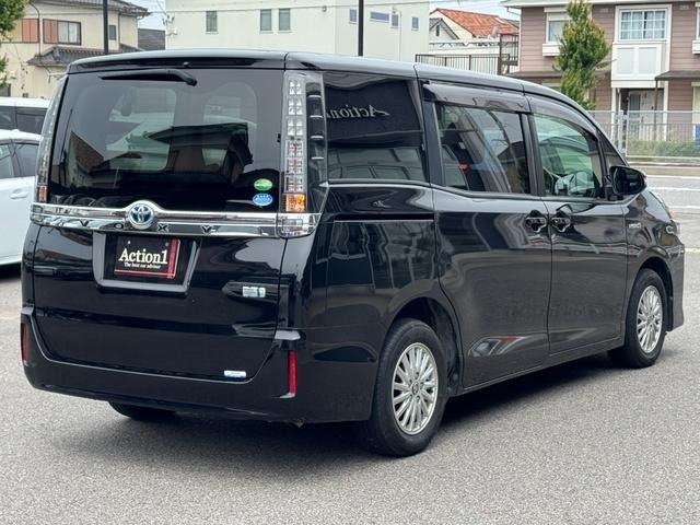 VOXY HYBRID