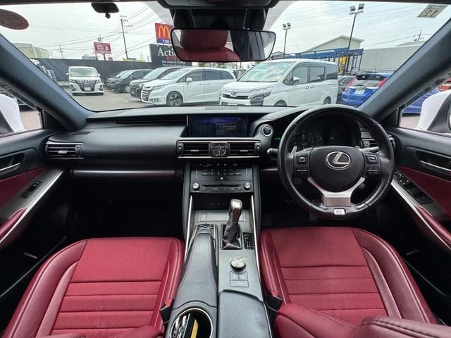 LEXUS IS300h