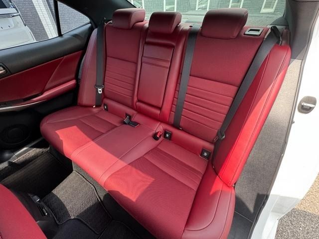 LEXUS IS300h