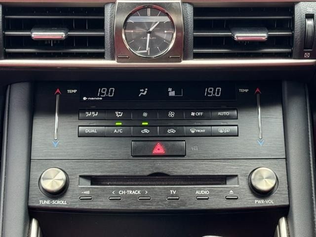 LEXUS IS300h