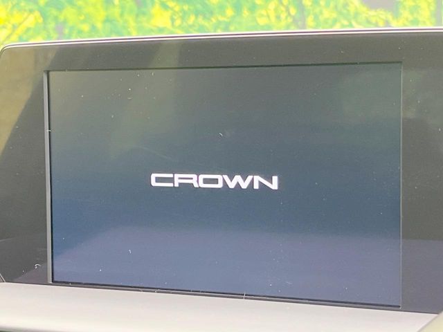 CROWN sedan hybrid