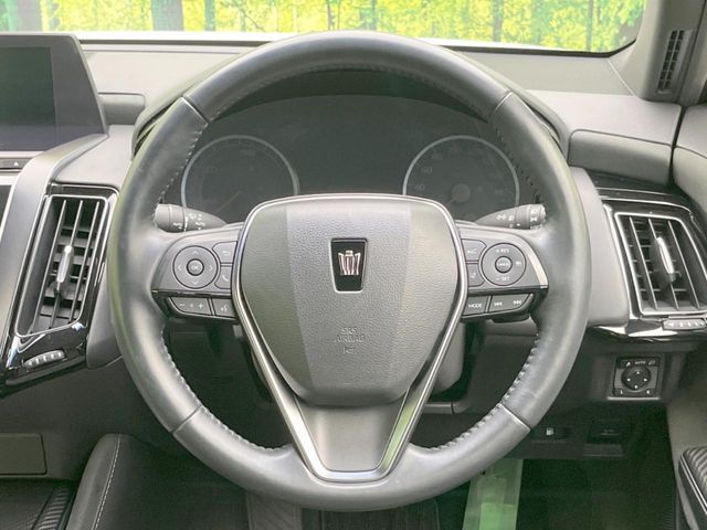CROWN sedan hybrid