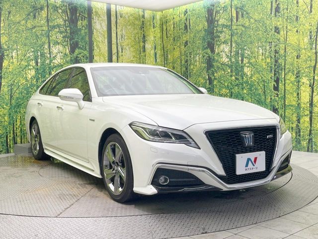 CROWN sedan hybrid