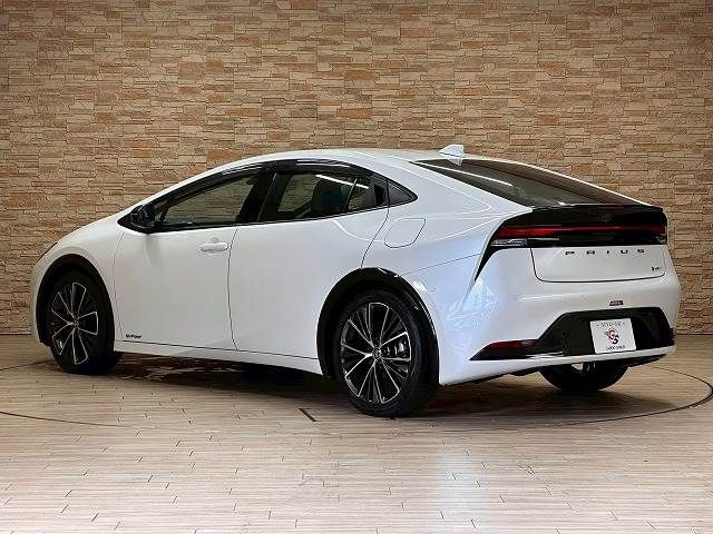 PRIUS 4WD