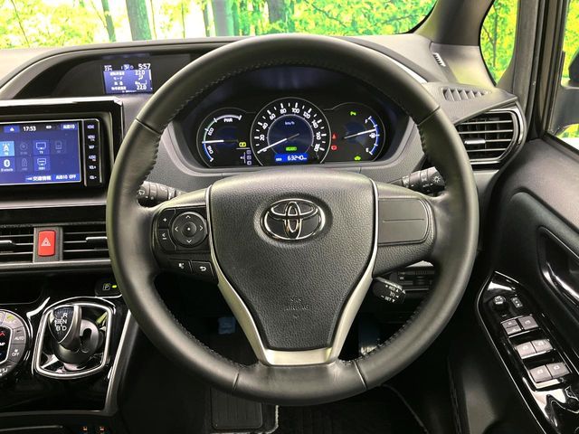 VOXY HYBRID