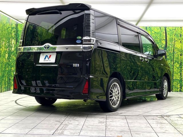 VOXY HYBRID