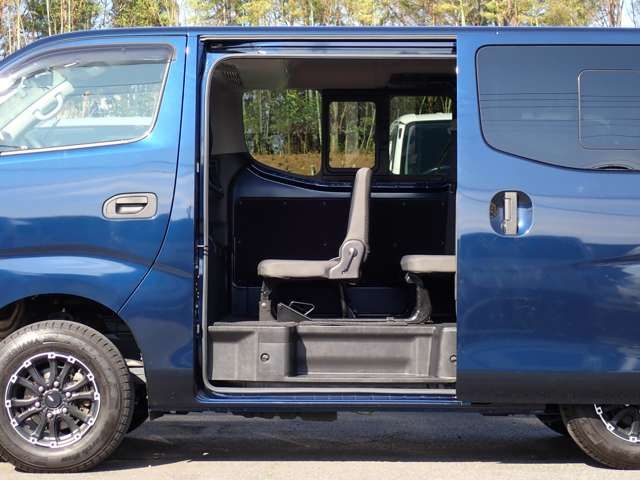 CARAVAN van 4WD