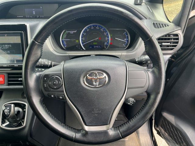 VOXY HYBRID