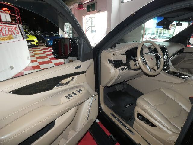 CADILLAC ESCALADE
