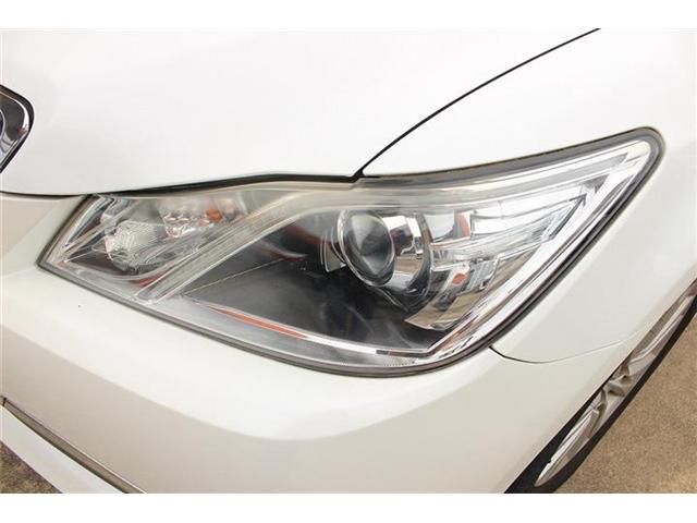CROWN sedan hybrid