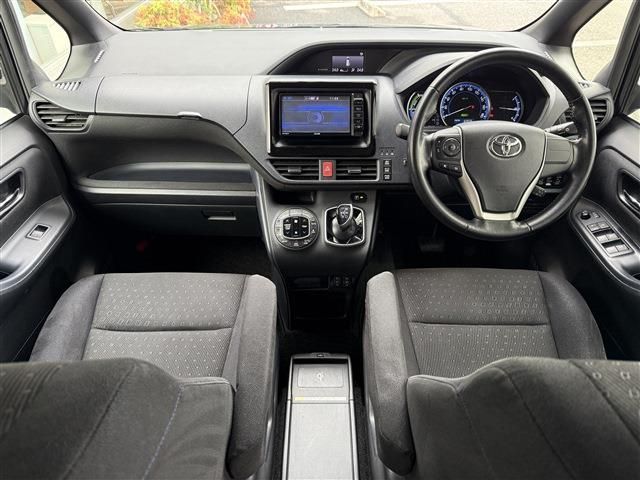 VOXY HYBRID
