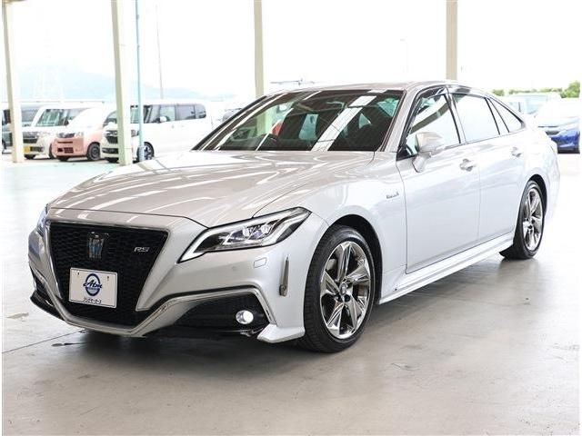 CROWN sedan hybrid