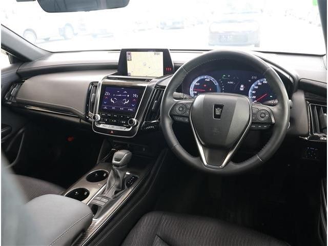 CROWN sedan hybrid