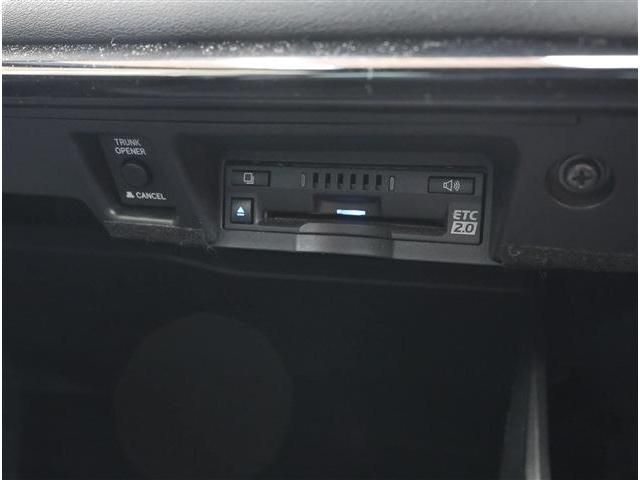 CROWN sedan hybrid