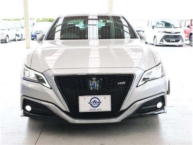 CROWN sedan hybrid